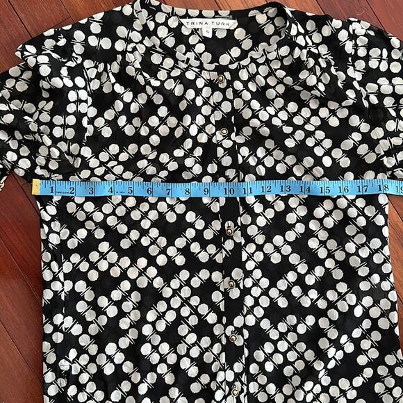 Trina Turk Silk Black Dot Stretch Blouse Button Up Top Polka Preppy Office Twee - Picture 7 of 7